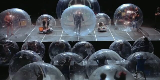 Συναυλία των Flaming Lips σε πλαστικές φούσκες