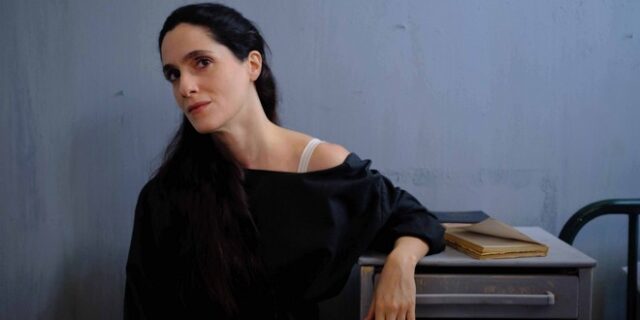 Εύα Σιμάτου: Ποια είναι η “κακιά” συγκρατούμενη της Ελένης στις “Άγριες Μέλισσες”