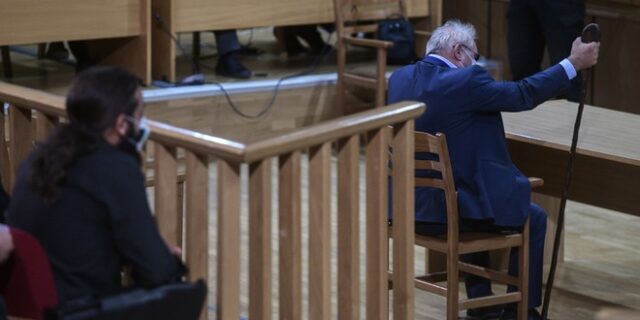 Το “δράμα” των χρυσαυγιτών για την αναστολή – Τον ηλικιωμένο πατέρα του “επιστράτευσε” ο Μπαρμπαρούσης