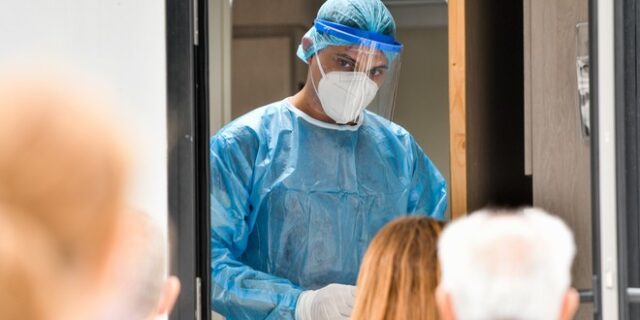 Κορονοϊός: 391 νέα κρούσματα στην Ελλάδα – 98 διασωληνωμένοι