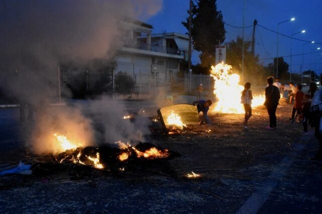 Εντάσεις σε όλη τη χώρα για τον φόνο 18χρονου ρομά – Αστυνομικοί τραυματίες από σκάγια