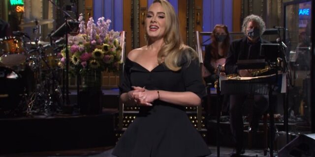 Adele: Η μεγάλη επιστροφή στο Saturday Night Live: “Έφερα τον μισό εαυτό μου”