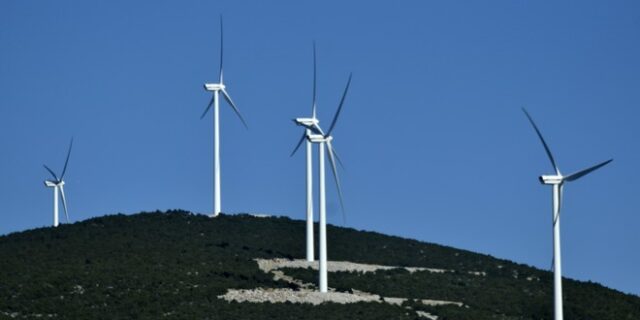 Κοινή παρέμβαση ξένων ομίλων στην κυβέρνηση για να μην μπει ”χαράτσι” στις ΑΠΕ