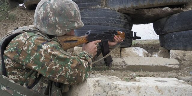 Μενέντεζ: Οι ΗΠΑ δεν μπορούν να συνεχίσουν να παρέχουν όπλα σε Αζερμπαϊτζάν-Τουρκία