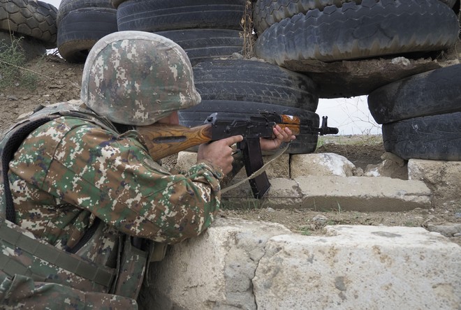 Μενέντεζ: Οι ΗΠΑ δεν μπορούν να συνεχίσουν να παρέχουν όπλα σε Αζερμπαϊτζάν-Τουρκία