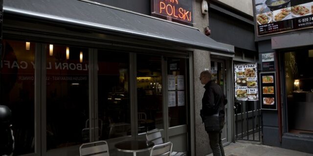 Πολωνία: Εθνικό Lockdown αν τα ημερήσια κρούσματα ξεπεράσουν τις 30.000