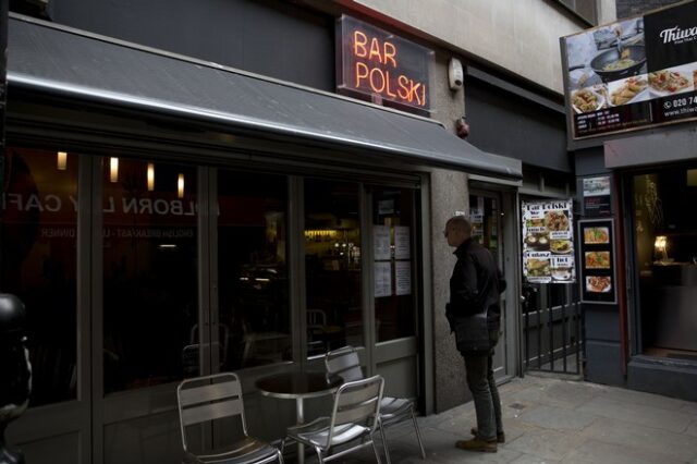 Κορονοϊός στην Πολωνία: Κλείνουν εστιατόρια και μπαρ για 2 εβδομάδες