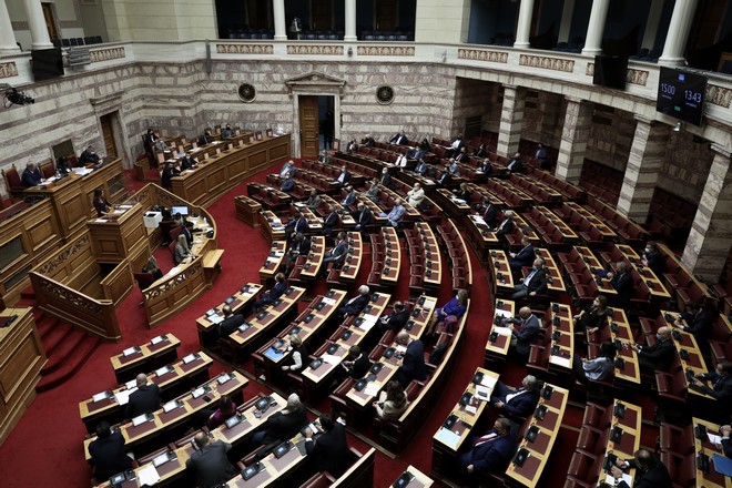 Βουλή: Συνεχίζεται η συζήτηση για την πρόταση μομφής κατά Σταϊκούρα