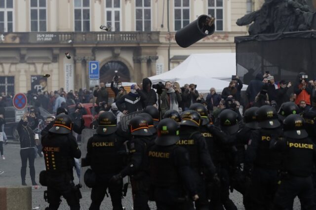 Τσεχία: Επεισόδια σε διαδήλωση κατά των μέτρων για τον κορονοϊό