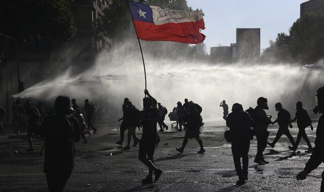 Χιλή: Δημοψήφισμα για νέο Σύνταγμα στη σκιά του Πινοσέτ