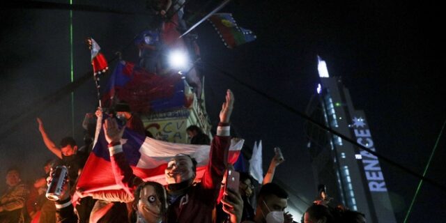 Δημοψήφισμα στη Χιλή: Ιστορική απόφαση αναθεώρησης του Συντάγματος του Πινοσέτ