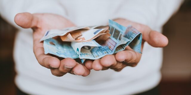 5 τρόποι για να περιορίσετε τα μηνιαία σας έξοδα