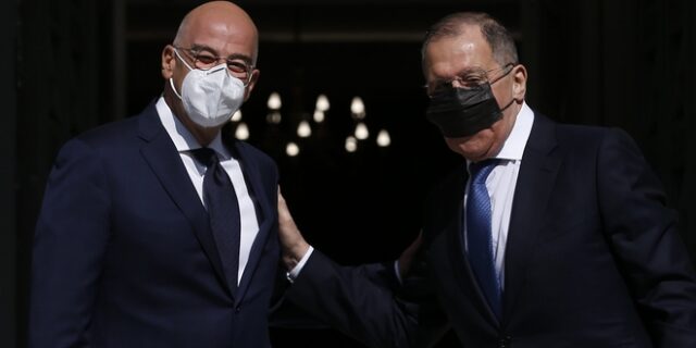 Δένδιας-Λαβρόφ: Διαπίστωσαν υψηλό επίπεδο στον ελληνορωσικό διάλογο