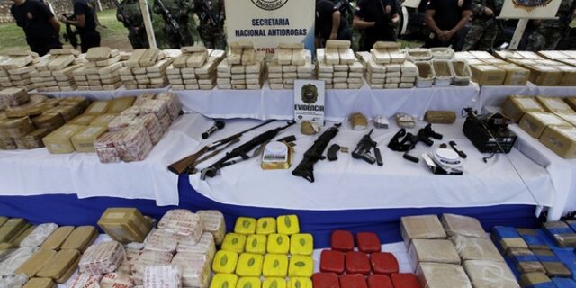 Βρήκαν κοκαΐνη αξίας 500 εκατομμυρίων σε σακιά με κάρβουνα