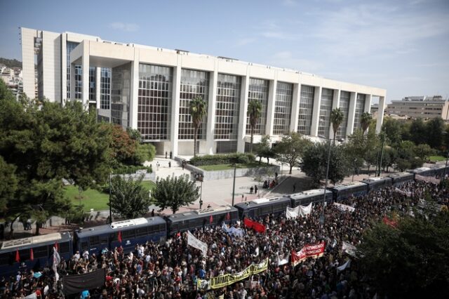 Η ΝΔ διεκδικεί τη “δόξα” της απόφασης για ΧΑ και την κρατά ως ασπίδα για απειλές εκ δεξιών