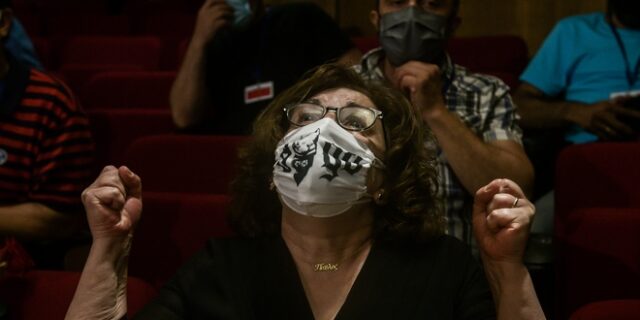 Δίκη Χρυσής Αυγής: Συγκλονιστικές εικόνες μέσα κι έξω από το Εφετείο