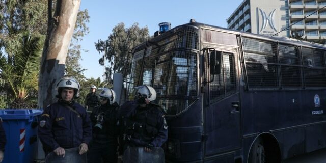 Τις 8 έφτασαν οι συλλήψεις για τα μικρής έκτασης επεισόδια στο κέντρο – Οι 7 ήταν ανήλικοι