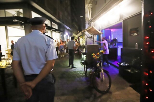 Απανωτές έφοδοι της ΕΛ.ΑΣ. σε μπαρ που παραβίασαν το νυχτερινό “Lockdown”