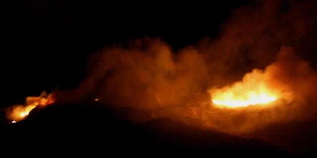 Φωτιά στην Κέα: Προληπτικά εκκενώθηκαν οι Ποίσσες