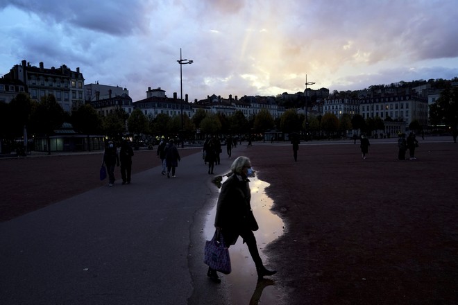 Γαλλία: Σχεδόν 50.000 νέα κρούσματα κορονοϊού σε ένα 24ωρο