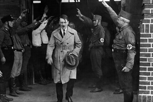 Πούλησαν χειρόγραφα του Χίτλερ σε δημοπρασία – Ανησυχία από εβραϊκές ομάδες