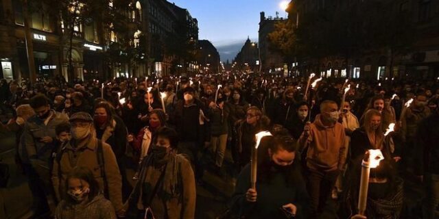 Ουγγαρία: Στους δρόμους οι φοιτητές κατά του ακροδεξιού Όρμπαν