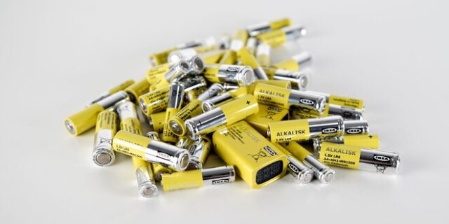 IKEA: Τέλος εποχής για τις αλκαλικές μπαταρίες της