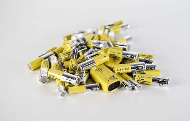 IKEA: Τέλος εποχής για τις αλκαλικές μπαταρίες της