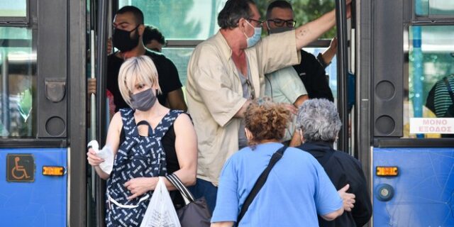 Έρευνα: Η μάσκα δεν προστατεύει απόλυτα, απαραίτητες οι αποστάσεις-Ερωτήματα για τα Μέσα Μεταφοράς