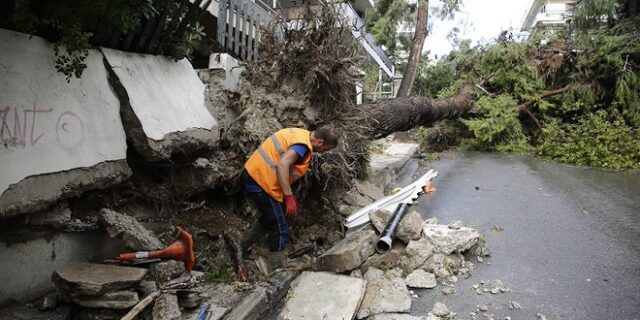 Κακοκαιρία: Καταστροφές στην Αττική – 3 τραυματίες στο Νέο Ηράκλειο