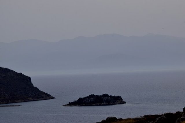 Τοπικές νεφώσεις και παροδικές βροχές τις επόμενες μέρες