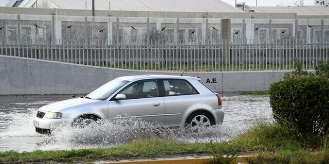 Βροχές και σποραδικές καταιγίδες στα δυτικά, κεντρικά και βόρεια