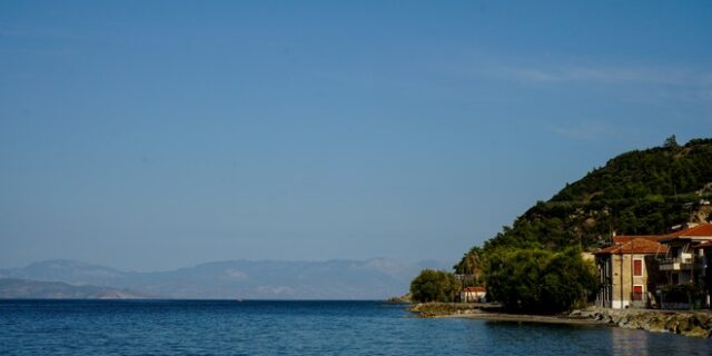 Καιρός: Αίθριος τις επόμενες ημέρες – Περιορισμένη αστάθεια στα βόρεια ορεινά