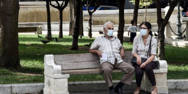 Χάος με τις εκκρεμείς συντάξεις και τα δημόσια ”φέσια” σε ιδιώτες