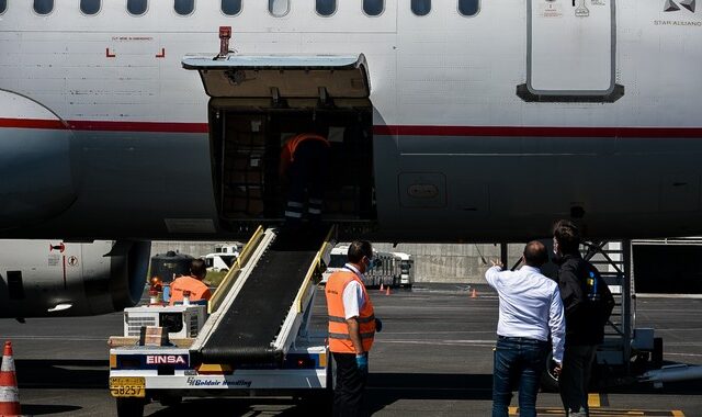 Μυτιλήνη: Απαγόρευση προσγείωσης σε αεροσκάφος που έστειλαν Ολλανδοί ακτιβιστές για να παραλάβει πρόσφυγες