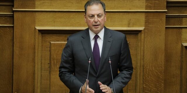 Βουλή: Ο Λιβανός και η… φούστα του Βαρουφάκη