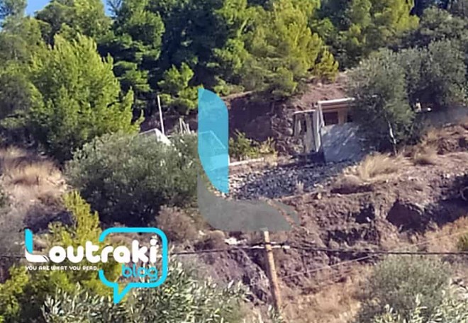 Θρίλερ στο Λουτράκι: Νεκροί 45χρονη και ένας άνδρας σε σπίτι – Βρέθηκαν γυμνοί