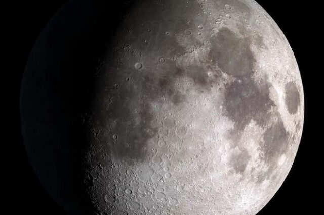 NASA: Υπάρχει πόσιμο νερό στη Σελήνη και σε μεγάλη ποσότητα