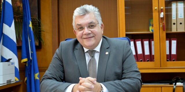 Η απάντηση του Πρύτανη του ΑΠΘ για τον εμβολιασμό: “Με στοχοποιούν”