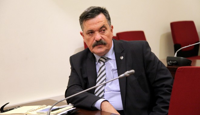 Ποιος λέει ψέματα για τον Παππά, η Αστυνομία ή ο Χρυσοχοΐδης; Φως φανάρι…