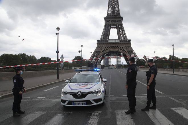 Παρίσι: Μαχαίρωσαν δύο γυναίκες στον Πύργο του Άιφελ