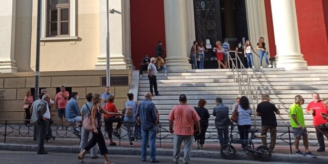 Κορονοϊός: Έκτακτα μέτρα σε Αχαΐα και Ιωάννινα – Μάσκες παντού