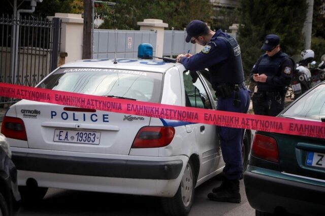 Δολοφονία στο Λουτράκι: Εντοπίστηκαν αποτυπώματα του βασικού υπόπτου στο εξοχικό της 43χρονης