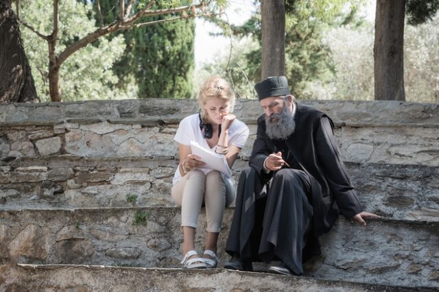 Yelena Popovic: Η σκηνοθέτης του “Man of God” εξηγεί γιατί πιστεύει ακόμη στα θαύματα