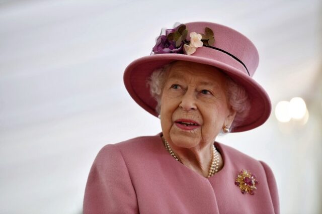 Βασίλισσα Ελισάβετ: Η πρώτη δημόσια εμφάνιση μετά την καραντίνα και οι αντιδράσεις