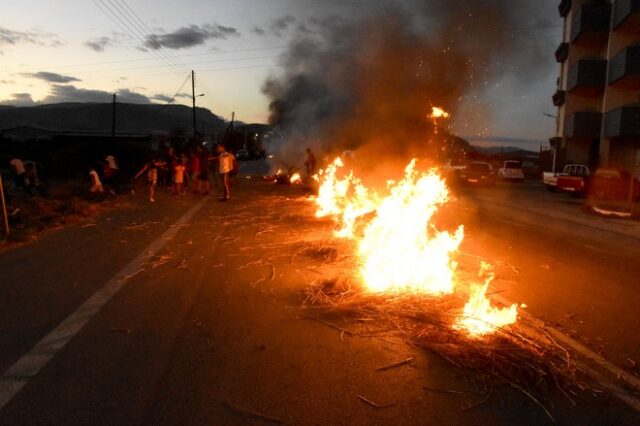 Συγκεντρώσεις ρομά σε κεντρικές οδικές αρτηρίες της χώρας – Διαμαρτυρία για τον φόνο 18χρονου