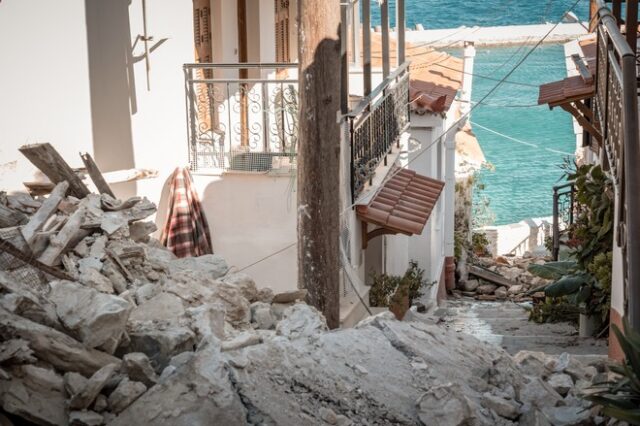 Σάμος: Εικόνες απόλυτης καταστροφής από τον σεισμό των 6,7 Ρίχτερ