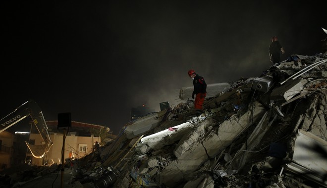 Σεισμός στη Σάμο: Νύχτα αγωνίας σε Σάμο και Σμύρνη – Τουλάχιστον 26 τα θύματα του Εγκέλαδου