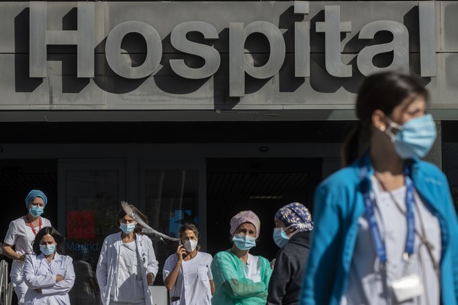 Ισπανία: ”Στο πόδι” τα νοσοκομεία της Βαρκελώνης λόγω κορονοϊού