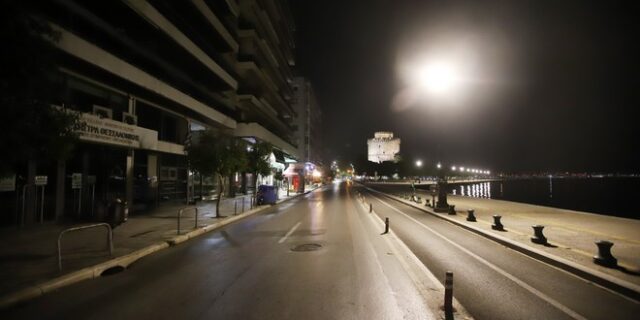 Κορονοϊός: Έρημοι δρόμοι σε Αθήνα και Θεσσαλονίκη – Καρέ από το πρώτο νυχτερινό lockdown